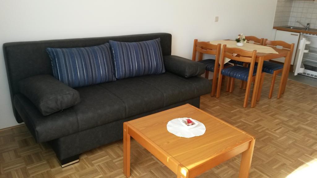 Panoramablickhotel - Lakeview Apartments Annenheim Room photo