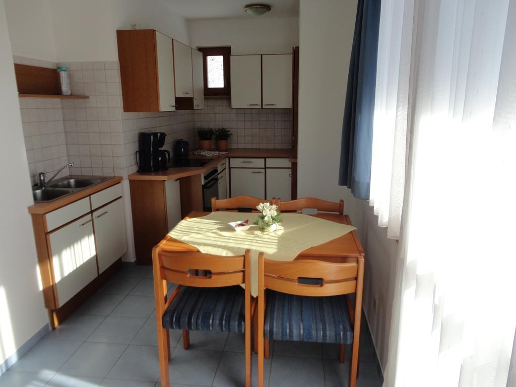 Panoramablickhotel - Lakeview Apartments Annenheim Room photo